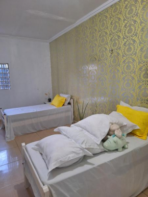 Quarto triplo com banheiro compartilhado